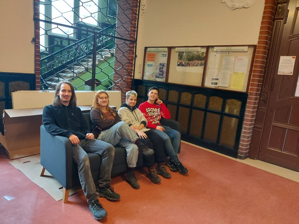 Studenci na sofie