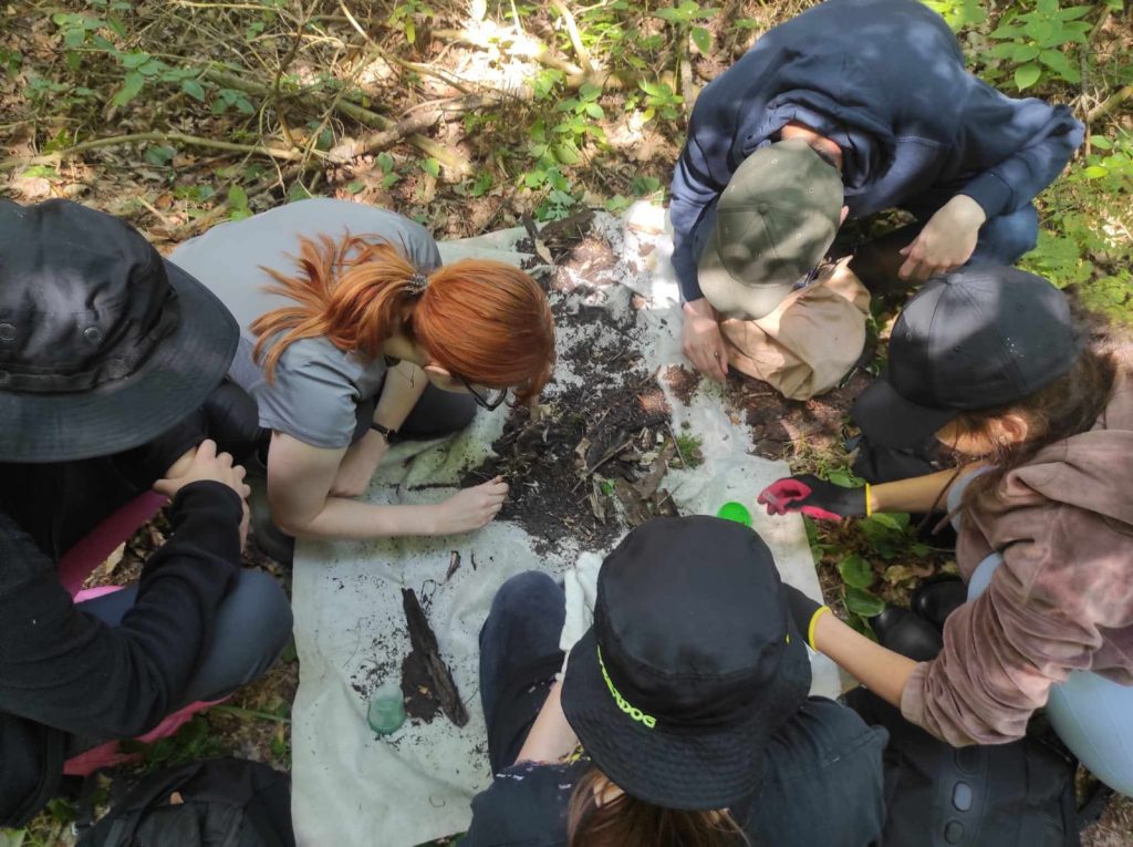 studenci ZŚP w-trakcie ćwiczeń z zoocenoz nizinnych fot. A. Kilian