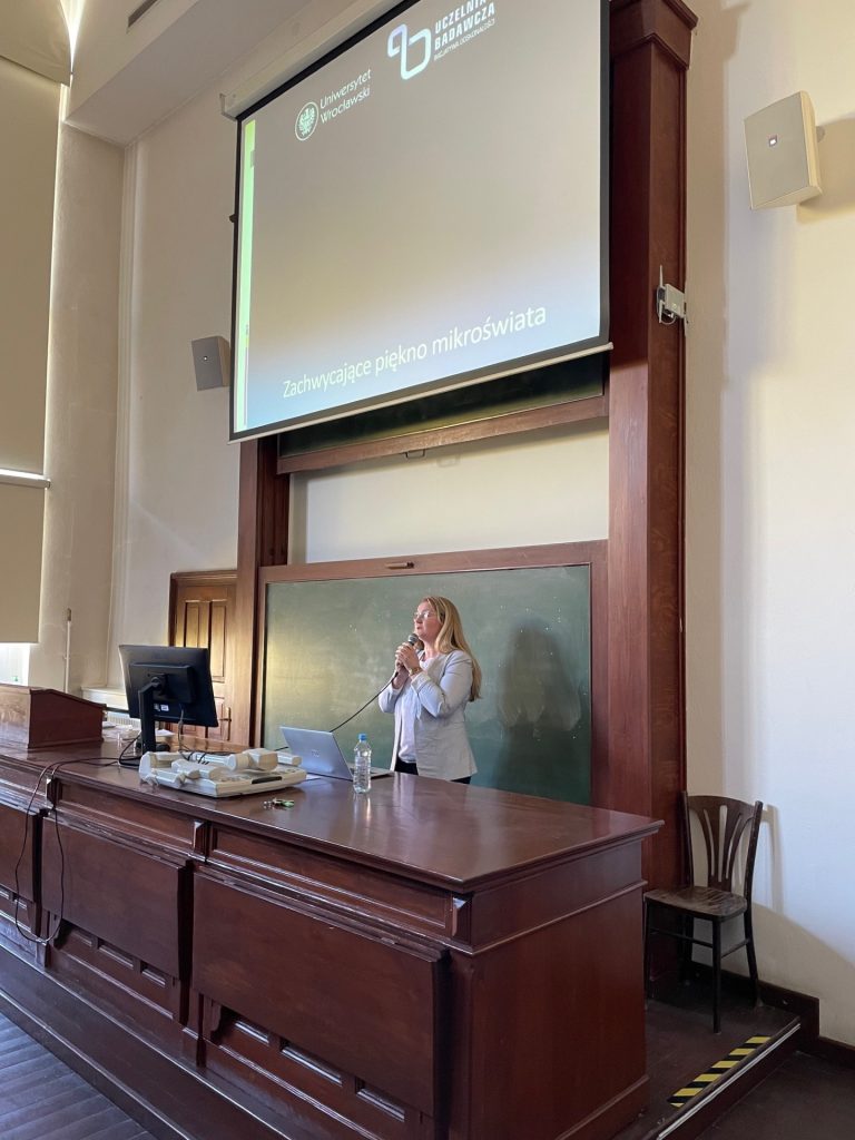prof. dr hab. Gabriela Bugla-Płoskońska